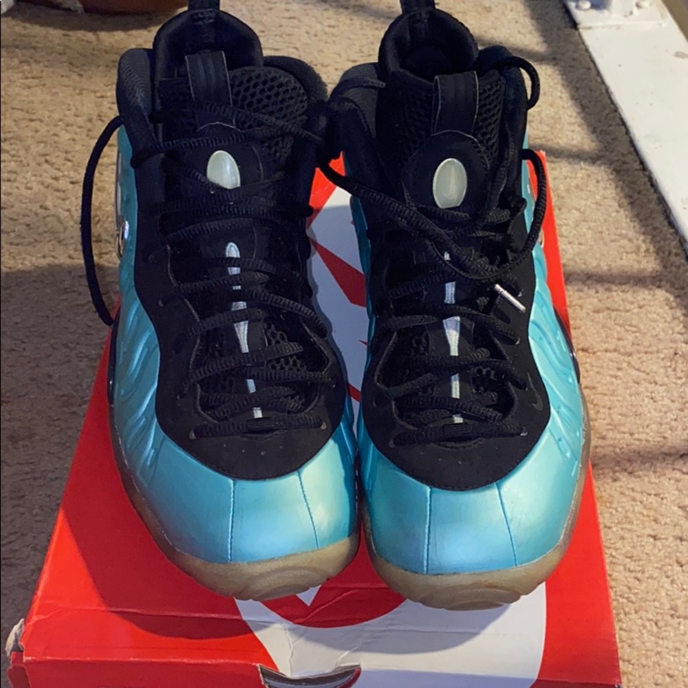 ELECTRIC BLUE' foam posits